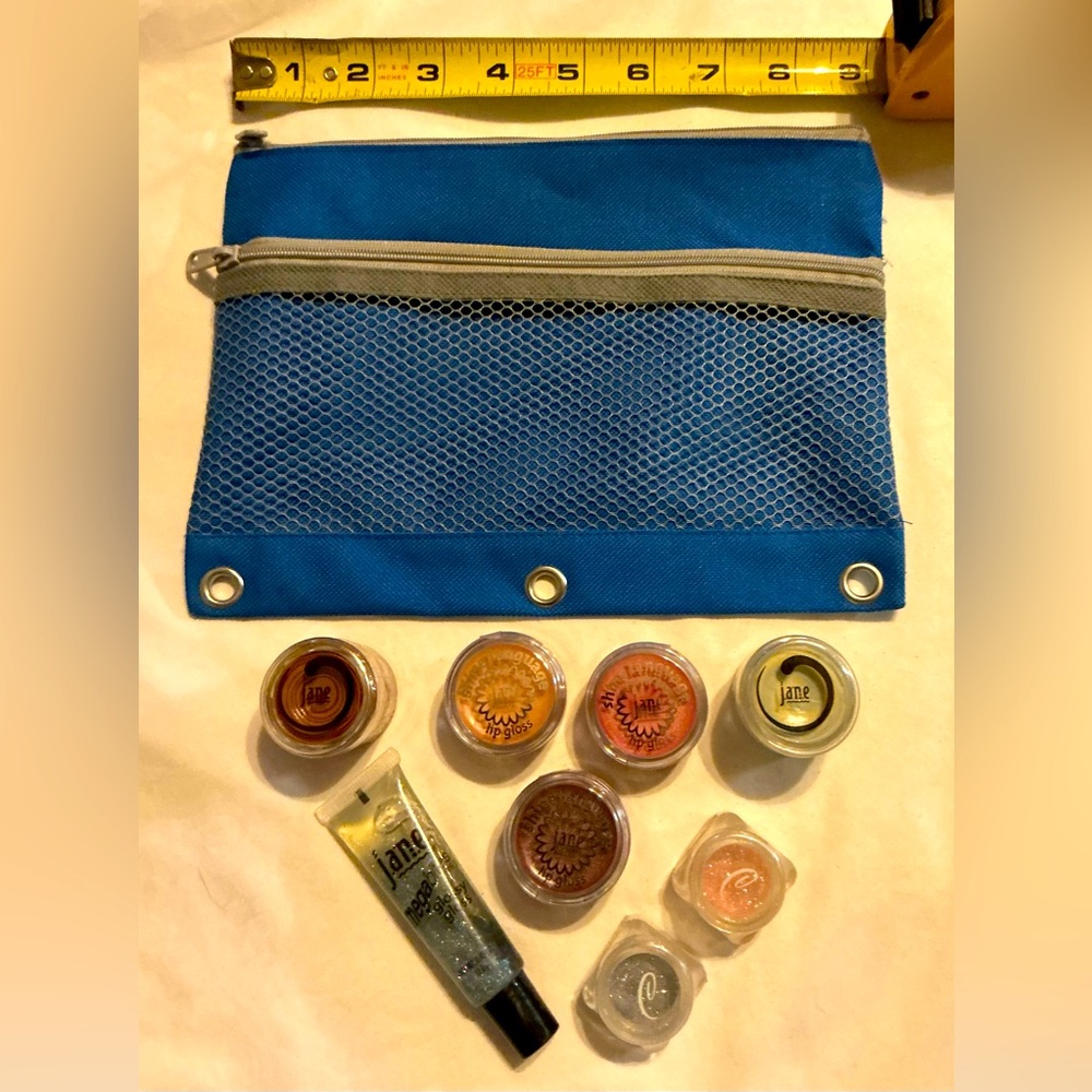 🛍️LAST CHANCE🛍️ NEW Cosmetics Blue Travel Pouch with Assorted Lip & Skin Balms